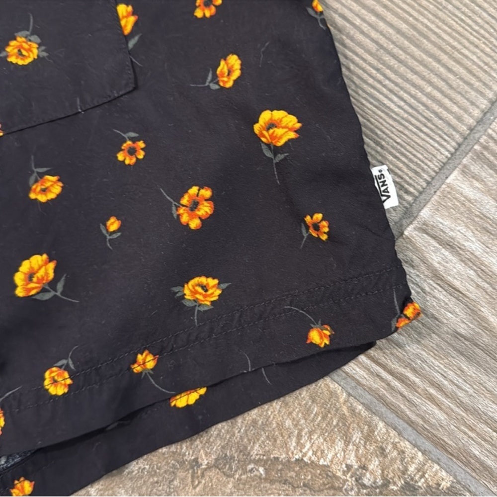 Vans Cabbie Floral Falling Poppy Shirt
Size M - Picture 12 of 14